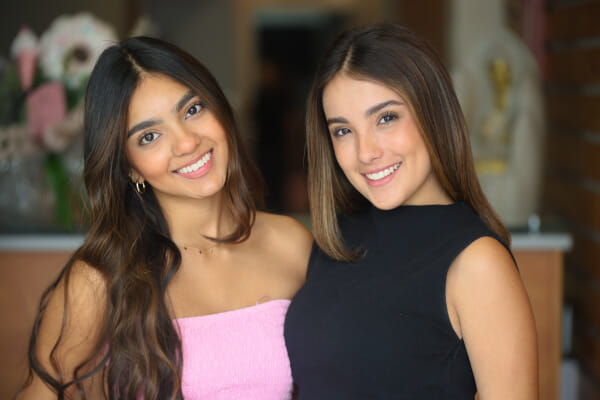 Model showcase at a Costa Rica esthetics salon, full styling in natural light