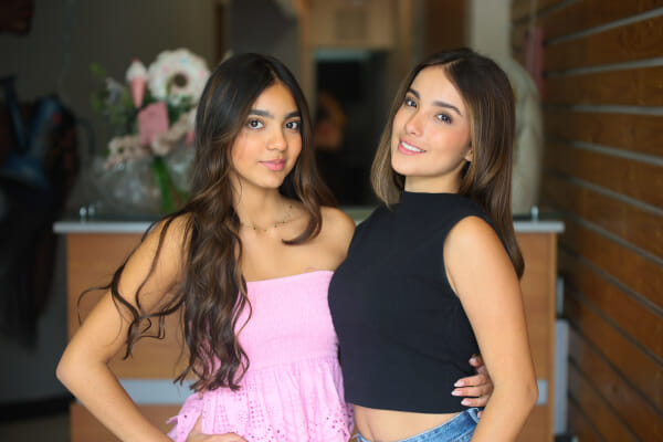 Model showcase at a Costa Rica esthetics salon, polished result in warm tones
