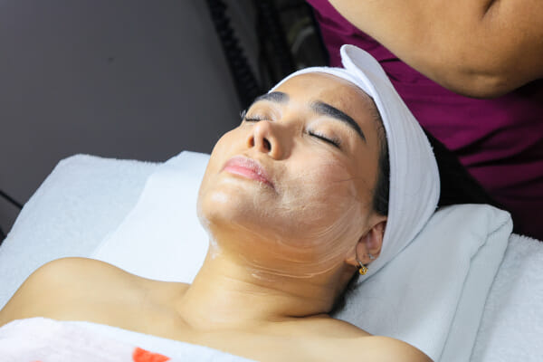 Facial treatment application in progress at NOBU Escazú, a Costa Rica esthetics salon, before-and-after documentation